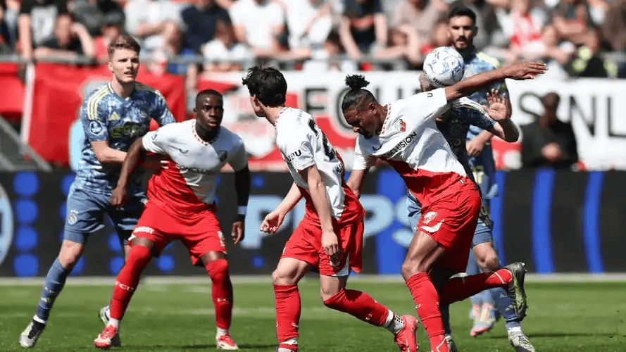 九游体育官网入口-赛后荷甲焦点战，那不勒斯队长鼓劲，引发热议，团队化学反应显著的简单介绍