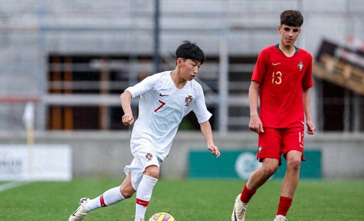 包含本菲卡训练开放日；赛后调整名单引欢呼；意甲在即；赛季目标并未改变的词条