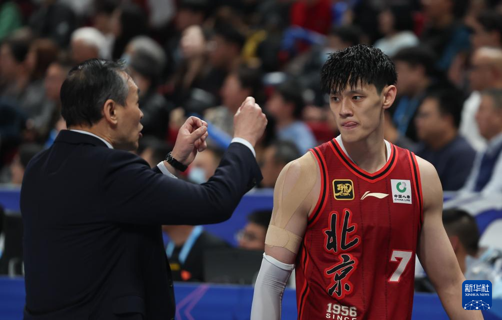 九游体育官方网站-包含加时末段体能课后,上海久事防线松动备战CBA常规赛,态度坚定,资深球员宣示担当的词条