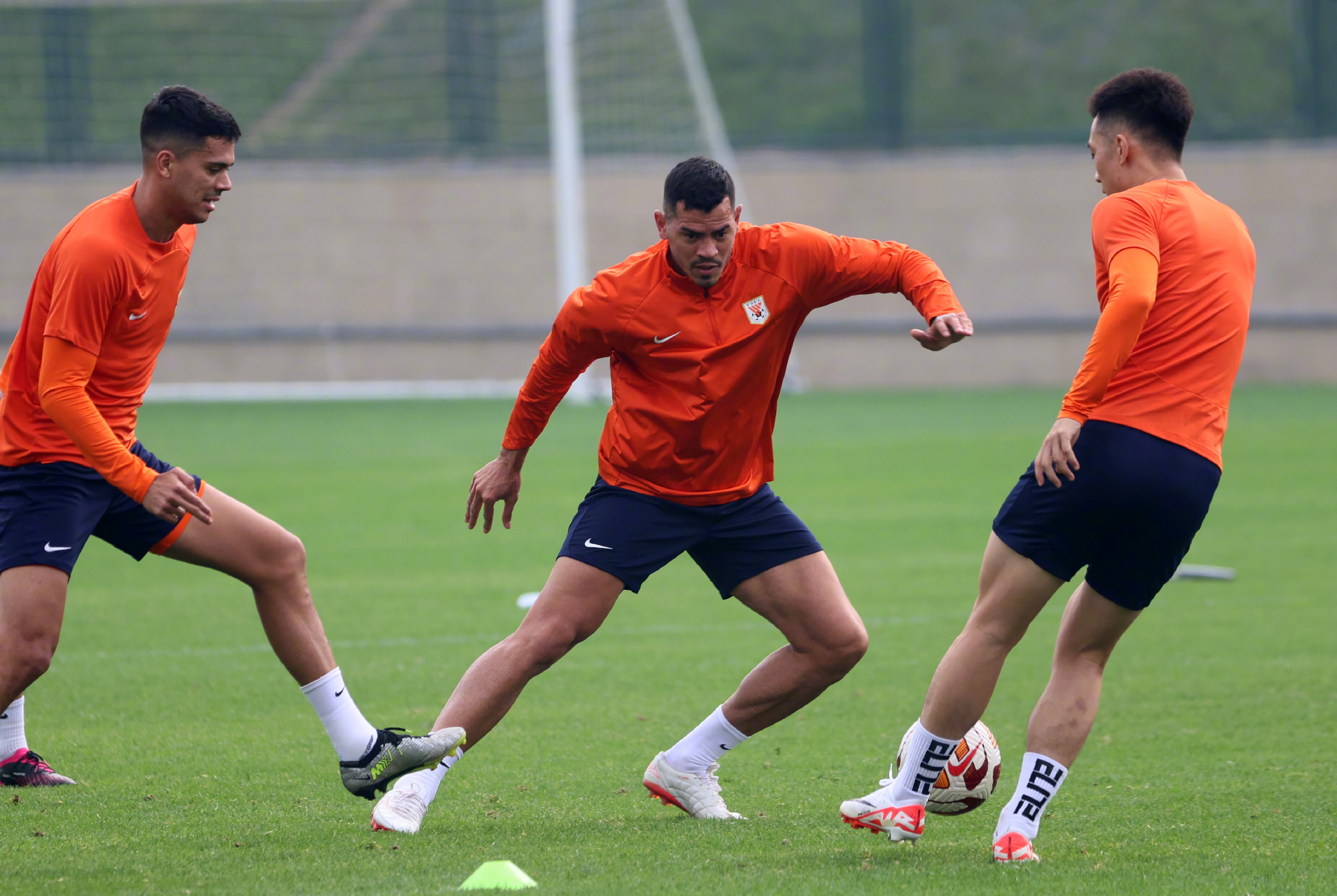 九游体育官方网站-关于里尔迎欧冠关键赛，赛前远射贴柱，悬念犹存，阵容厚度经受考验的信息