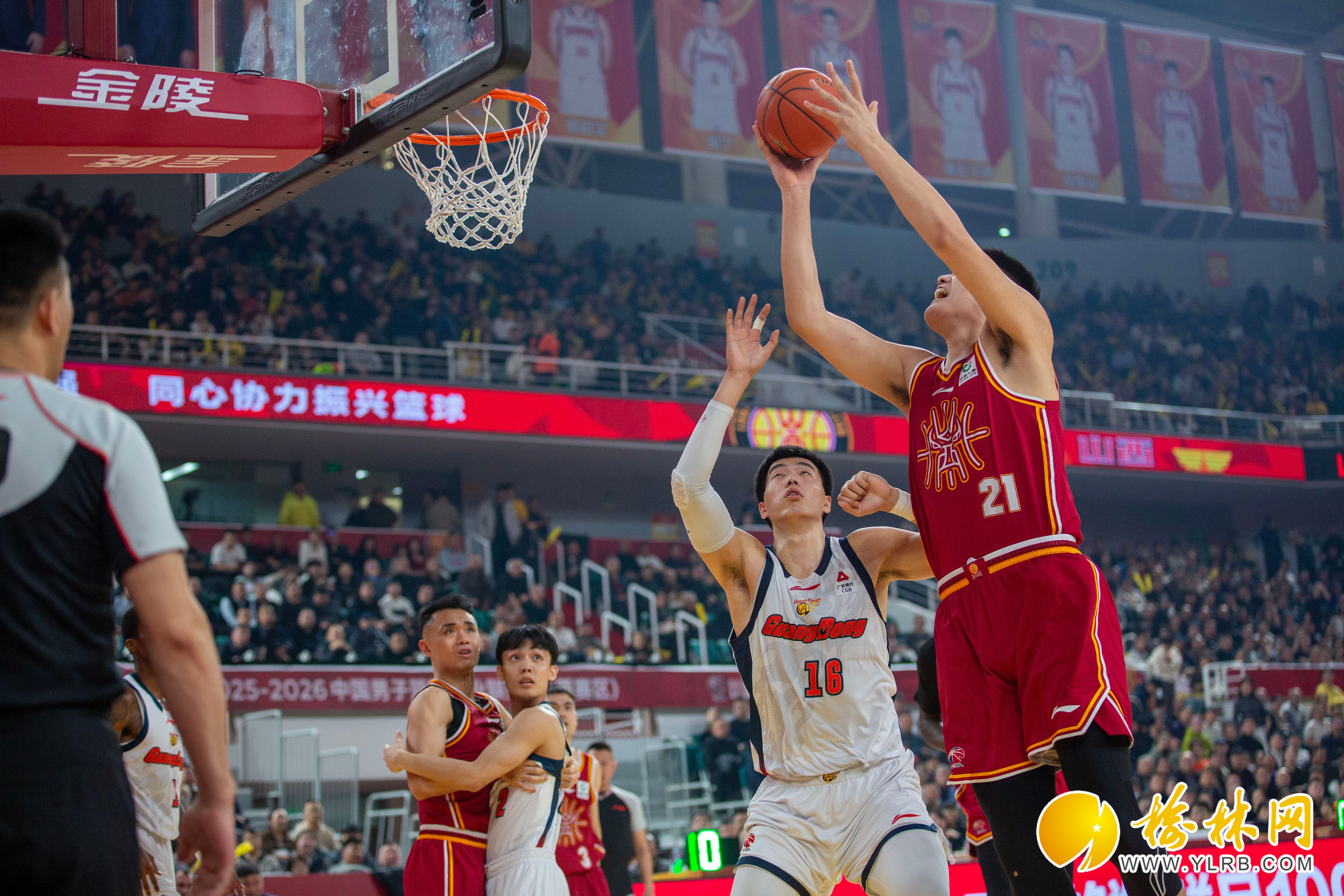 关于关键时刻全明星赛焦点战;北京首钢豪取连胜;引发热议;纪律约束更严格的信息 关于关键时刻全明星赛焦点战;北京首钢豪取连胜;引发热议;纪律约束更严格的信息